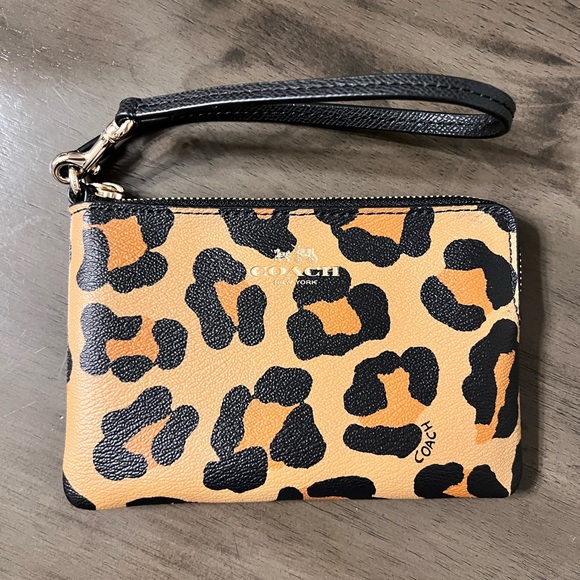 Coach Handbags - Coach wristlet